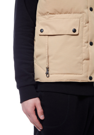 INDIG - универсальный мужской пуховой жилет из мембранной ткани. Цвет: Бежевый