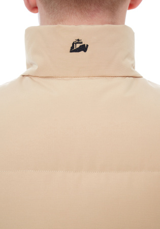 INDIG - универсальный мужской пуховой жилет из мембранной ткани. Цвет: Бежевый